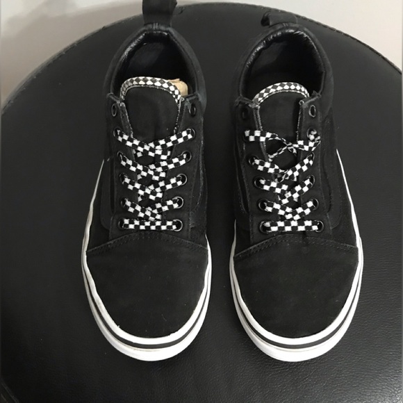 Vans Unisex Black Canvas Low Top Skateboard Sneakers - Picture 1 of 6